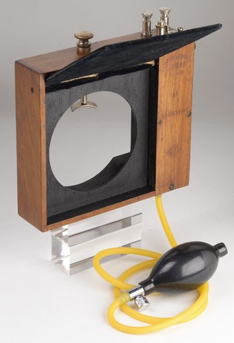 French pneumatic flap shutter